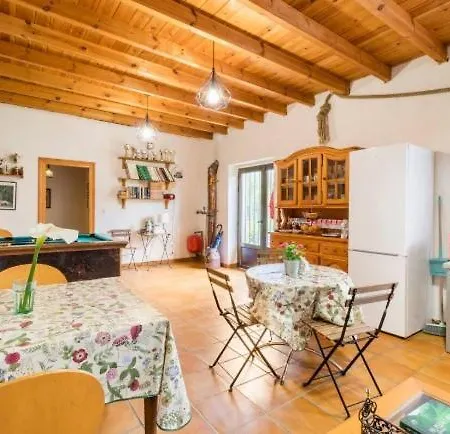 Casa La Garita Farm stay Santillana del Mar